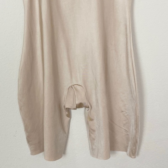 SPANX Simplicity Slimming OpenBust Mid-Thigh
Beige BodySuit Shapewear - Picture 8 of 12